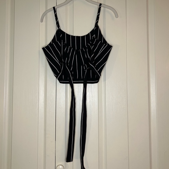 NWOT Women’s Wrap Around Crop Top | Size M - Picture 2 of 2